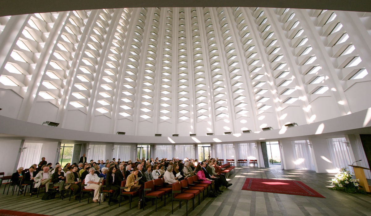 Interieur de la maison d'adoration Bahá’íe continentale d'Europe (Hofheim-Langenhain, Allemagne)